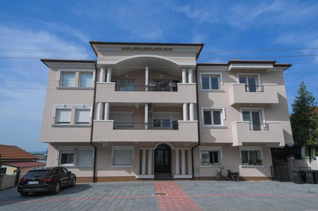 Apartment Plaza Кладово Екстер'єр фото